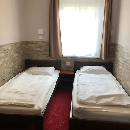 Mosoly Szallashely 2* Σέγκεντ